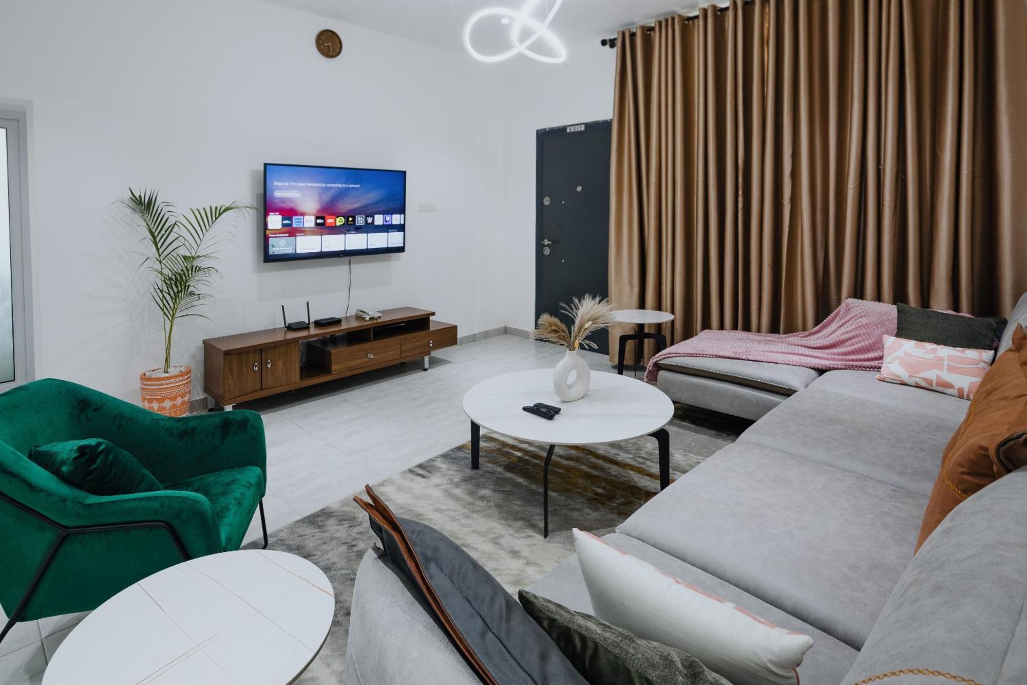 The Avery Apartments At Odomaa Place B, East Airport Accra Ngoại thất bức ảnh